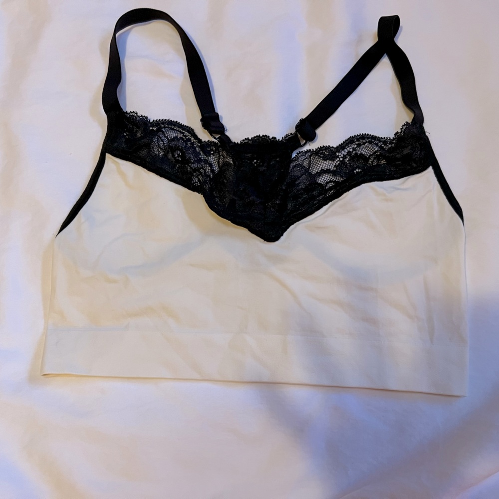 Maidenform black and white pullover bra size large. Fits like M
